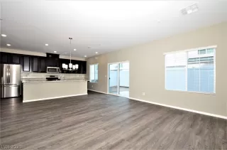 Photo #5: 2323822 Listing 