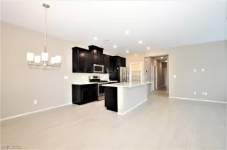Photo #2: 2323840 Listing