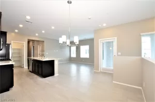 Photo #3: 2323840 Listing