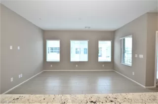 Photo #5: 2323840 Listing