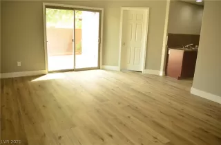 Photo #2: 2323848 Listing 