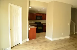 Photo #3: 2323848 Listing 