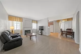 Photo #4: 2323940 Listing 