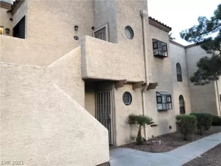 Photo #4: 2323946 Listing