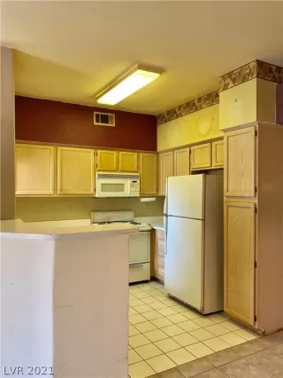 Photo #5: 2323952 Listing