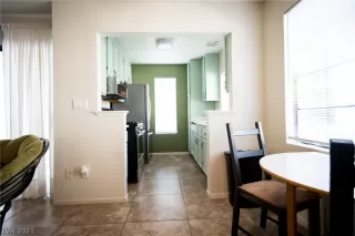 Photo #3: 2323971 Listing