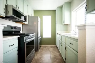 Photo #4: 2323971 Listing