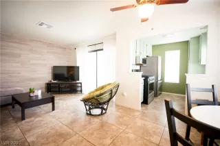 Photo #6: 2323971 Listing