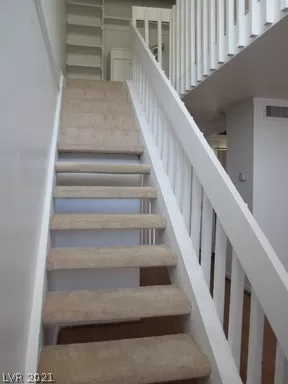 Photo #5: 2323984 Listing 