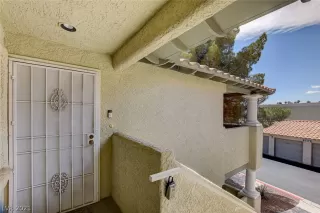 Photo #1: 2323990 Listing