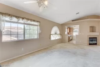 Photo #4: 2323990 Listing