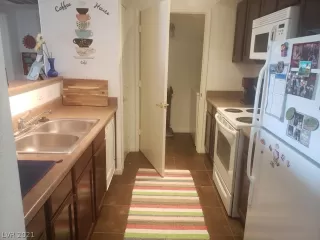 Photo #2: 2324001 Listing