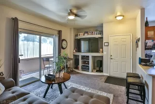 Photo #4: 2324002 Listing