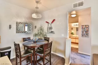 Photo #5: 2324002 Listing