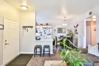 Photo #6: 2324002 Listing