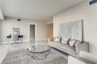 Photo #4: 2324005 Listing 