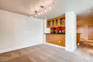 Photo #3: 2324008 Listing