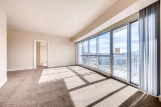 Photo #6: 2324008 Listing