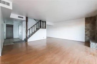 Photo #2: 2324013 Listing