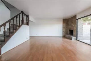 Photo #4: 2324013 Listing