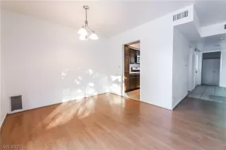 Photo #6: 2324013 Listing