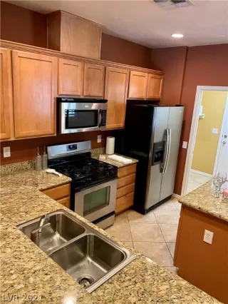 Photo #3: 2324020 Listing