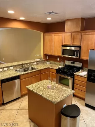 Photo #6: 2324020 Listing