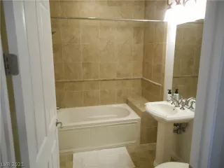 Photo #3: 2324038 Listing 