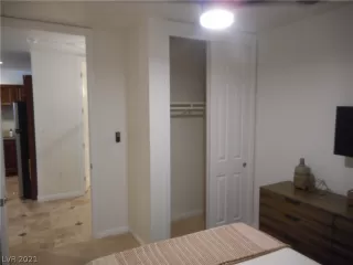 Photo #4: 2324038 Listing 