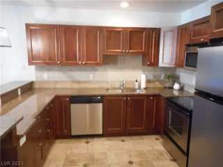 Photo #5: 2324038 Listing 