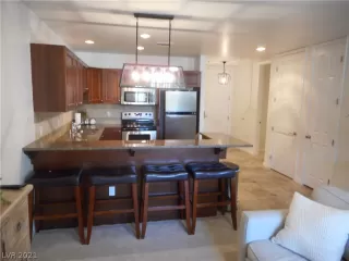 Photo #6: 2324038 Listing 