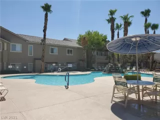 Photo #4: 2324041 Listing 