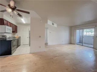 Photo #5: 2324044 Listing 