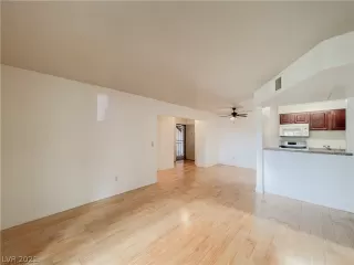 Photo #6: 2324044 Listing 