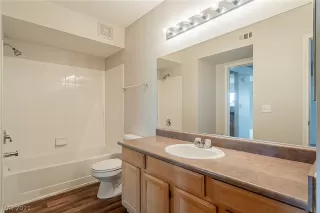 Photo #4: 2324069 Listing
