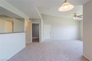 Photo #5: 2324069 Listing
