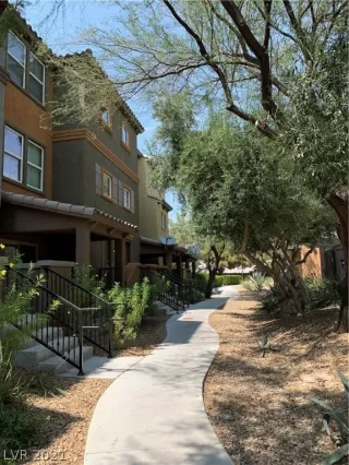 Photo #1: 2324076 Listing