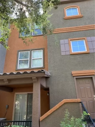 Photo #2: 2324076 Listing