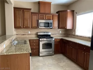 Photo #4: 2324076 Listing