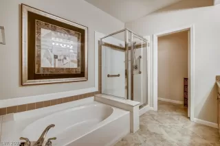 Photo #6: 2324121 Listing 