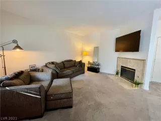 Photo #4: 2324159 Listing