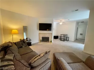 Photo #5: 2324159 Listing