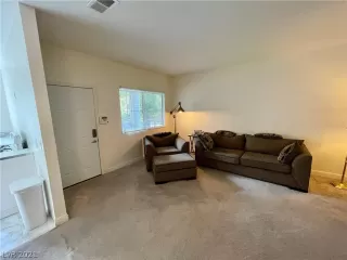 Photo #6: 2324159 Listing