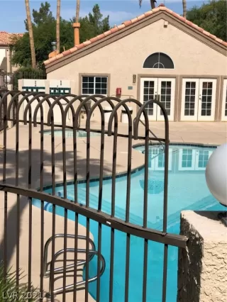 Photo #2: 2324169 Listing