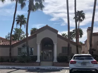 Photo #3: 2324169 Listing