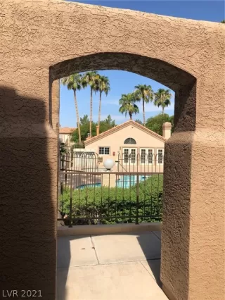 Photo #4: 2324169 Listing