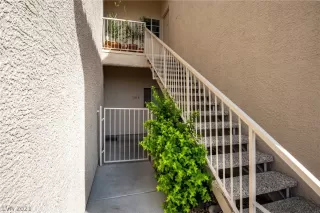 Photo #4: 2324204 Listing