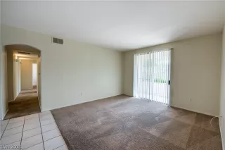 Photo #5: 2324204 Listing