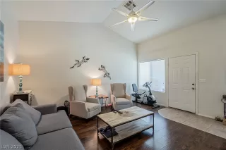 Photo #2: 2324220 Listing