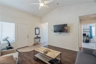 Photo #4: 2324220 Listing